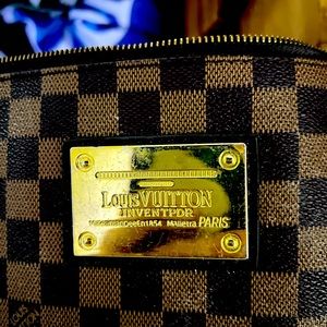 louis vuitton pouch